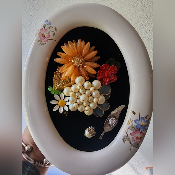 HAND CRAFTED FRAMED JEWELRY - Picture 2 of 7